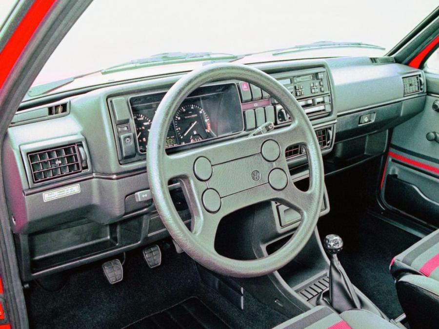  Volkswagen Golf GTi 1984 года  (фото 3 из 5)